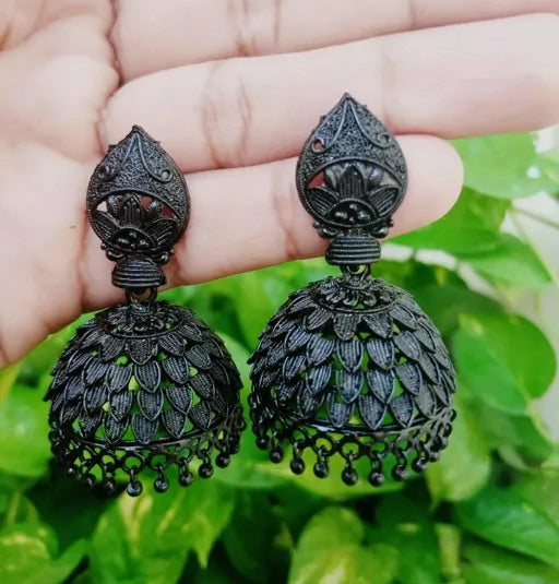 Black alloy artificial stones and beads earrings