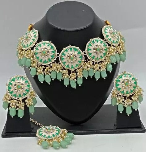 Gold plated alloy necklace with maang tika