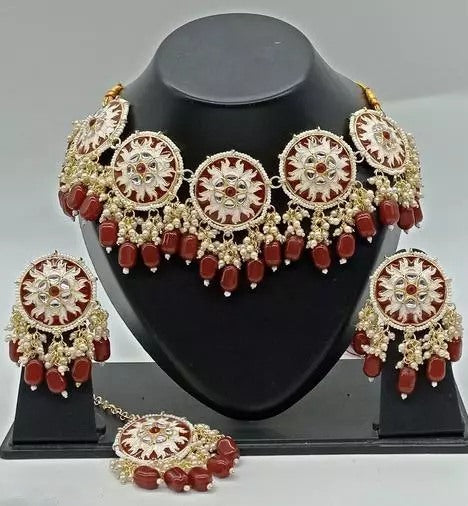 Gold plated alloy necklace with maang tika