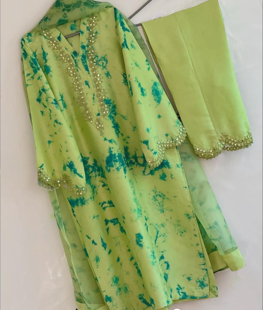 Parrot crepe printed pant suit with dupatta