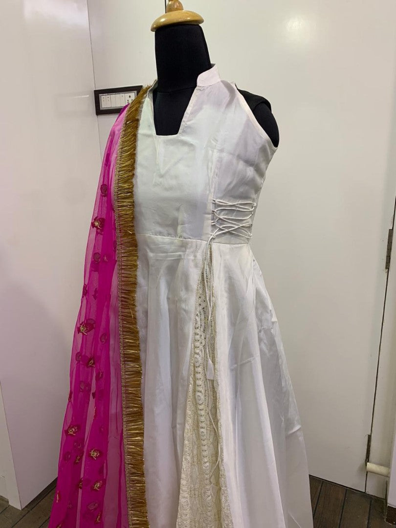 White tapeta silk gown with heavy thread work dupatta