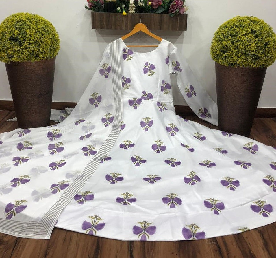 White tapeta silk printed gown