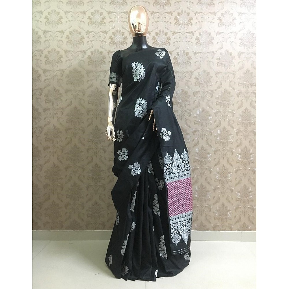 Black heavy weaving pallu silk saree