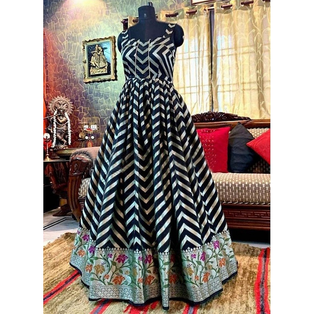 Black tapeta silk printed gown