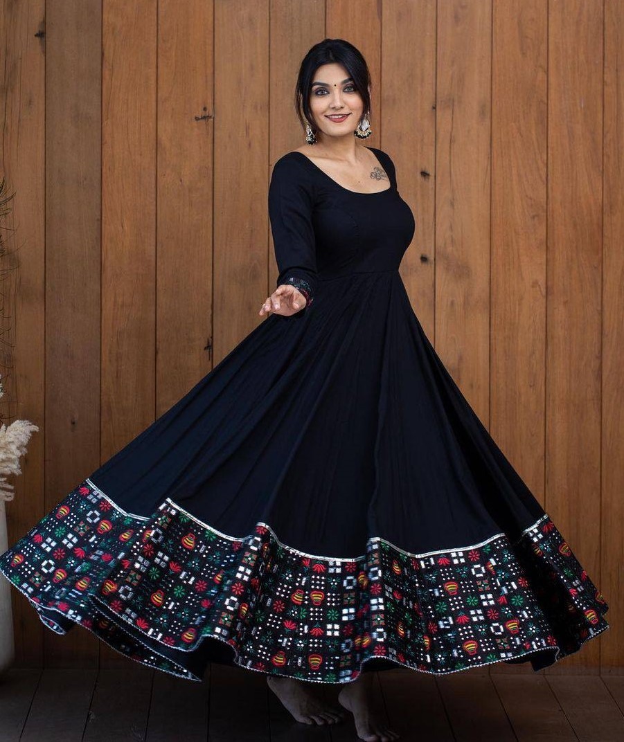 Rs.1200/- colours available.Presenting New 5000 Series Quality Ek level UP  Code : *5554* 🧚‍♀**… | Anarkali dress pattern, Designer dresses casual,  Long gown design