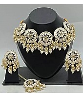 Gold plated alloy necklace with maang tika