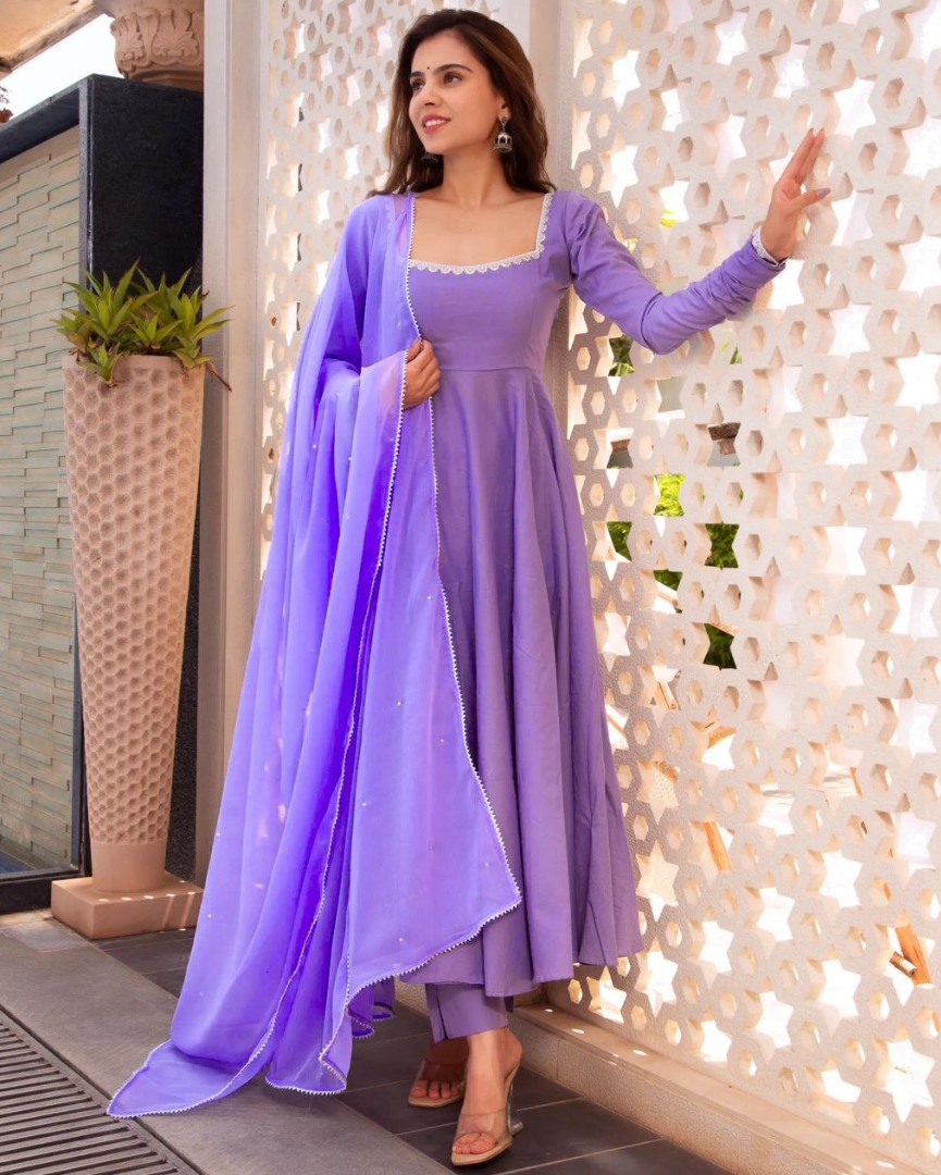 Pin by priya tharshini on frock | Anarkali dress pattern, Stylish short  dresses, Long dress design
