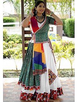 Garba Chaniya Choli - Navratri Outfit Ideas | Lehnga designs, Garba dress, Garba  chaniya choli