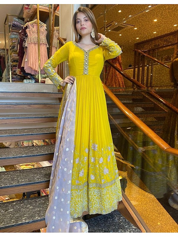 Payal Rajput radiates with grace in her elegant bright yellow Anarkali suit!-nttc.com.vn